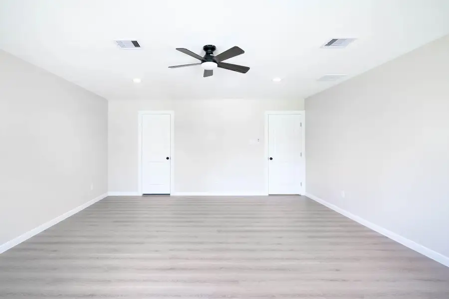 Spacious, unfurnished interior of a new home in , Houston (Image 20).