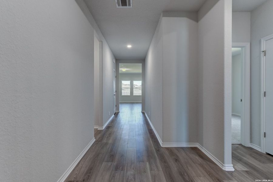 Spacious, unfurnished interior of a new home in Hennersby Hollow, San Antonio (Image 18).