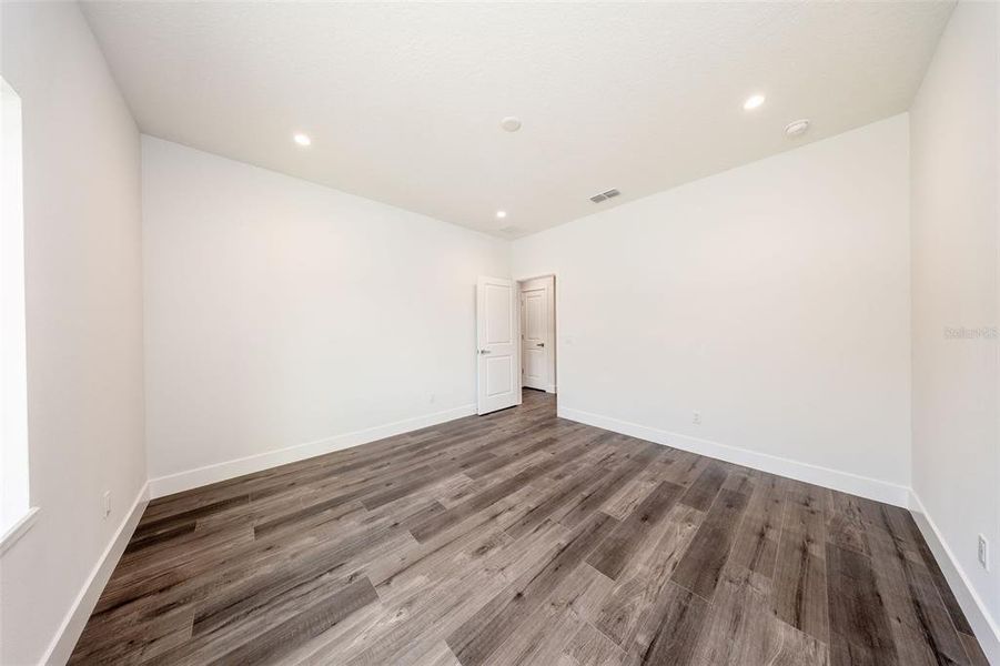 Spacious, unfurnished interior of a new home in , Deltona (Image 22).