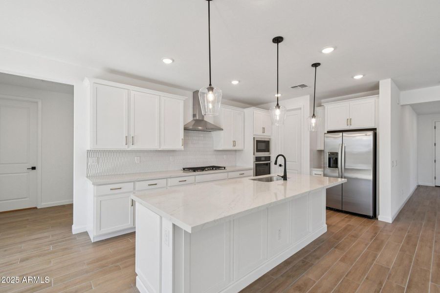 13-web-or-mls-E Saddle Way-S0111-011