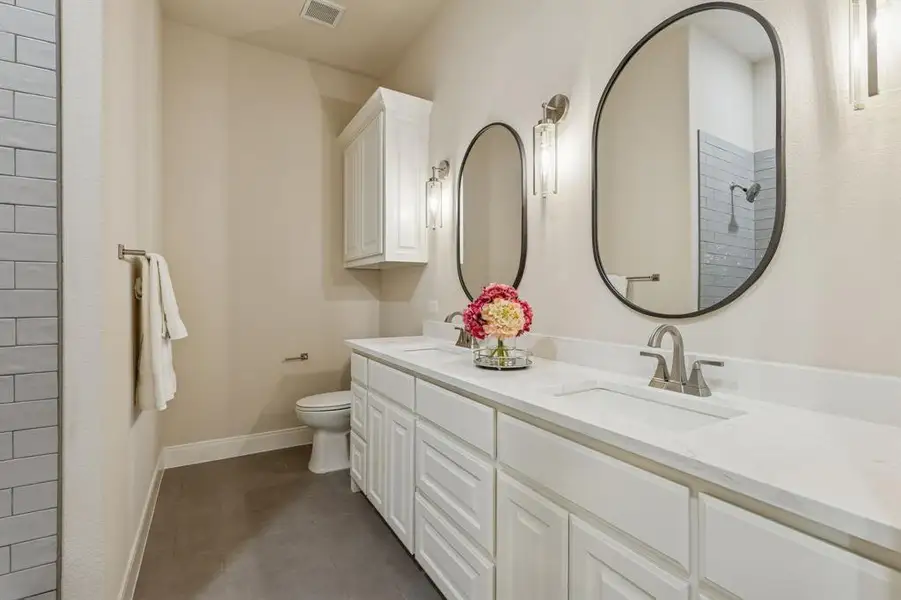 Furnished interior view inside a new home in , Granbury (Image 9).