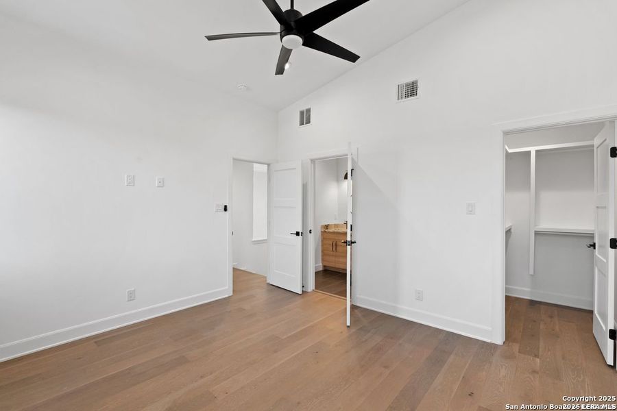 Spacious, unfurnished interior of a new home in , San Antonio (Image 17).