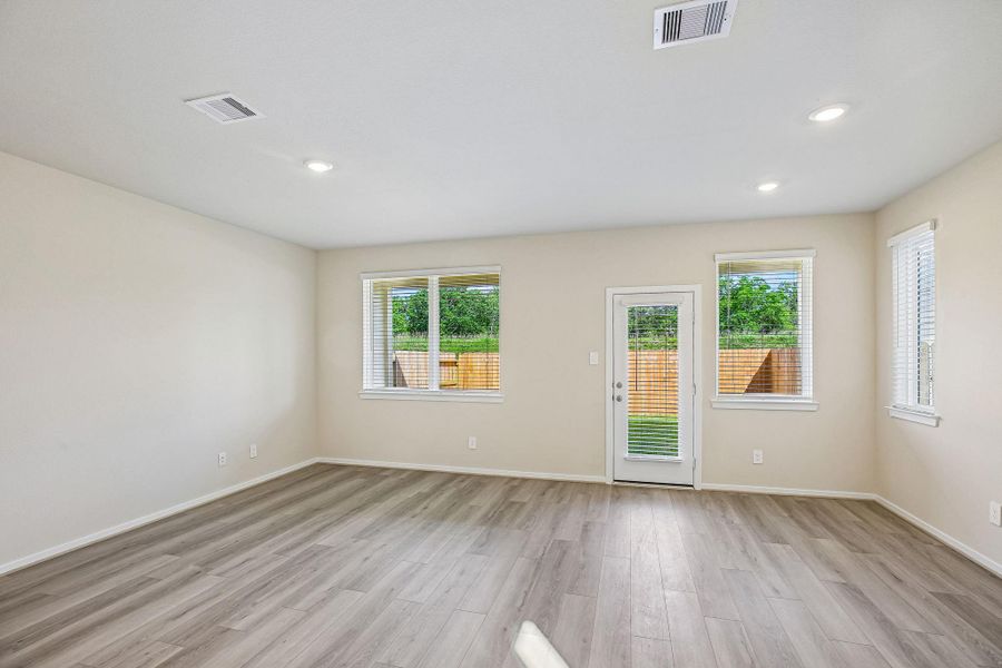 Spacious, unfurnished interior of a new home in Kemah Crossing - City Series, Kemah (Image 20).