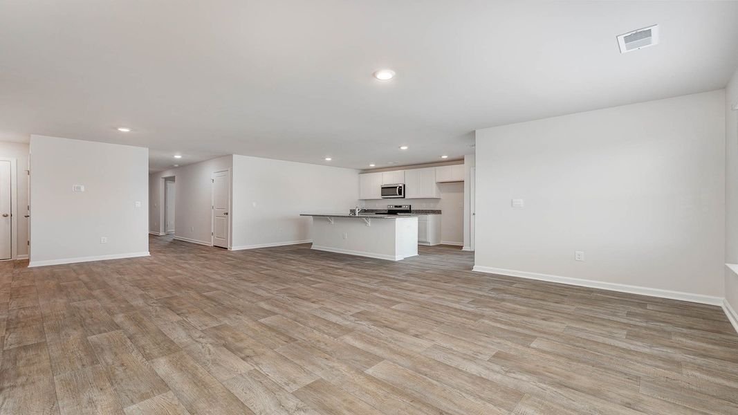 Spacious, unfurnished interior of a new home in Hunter's Branch, Hopkins (Image 11).