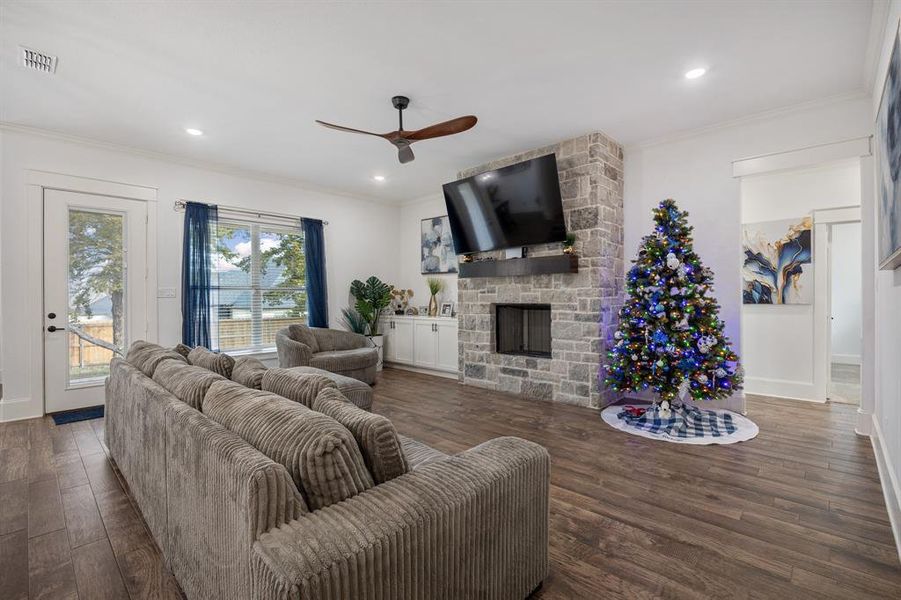 Furnished interior view inside a new home in , Tyler (Image 27).