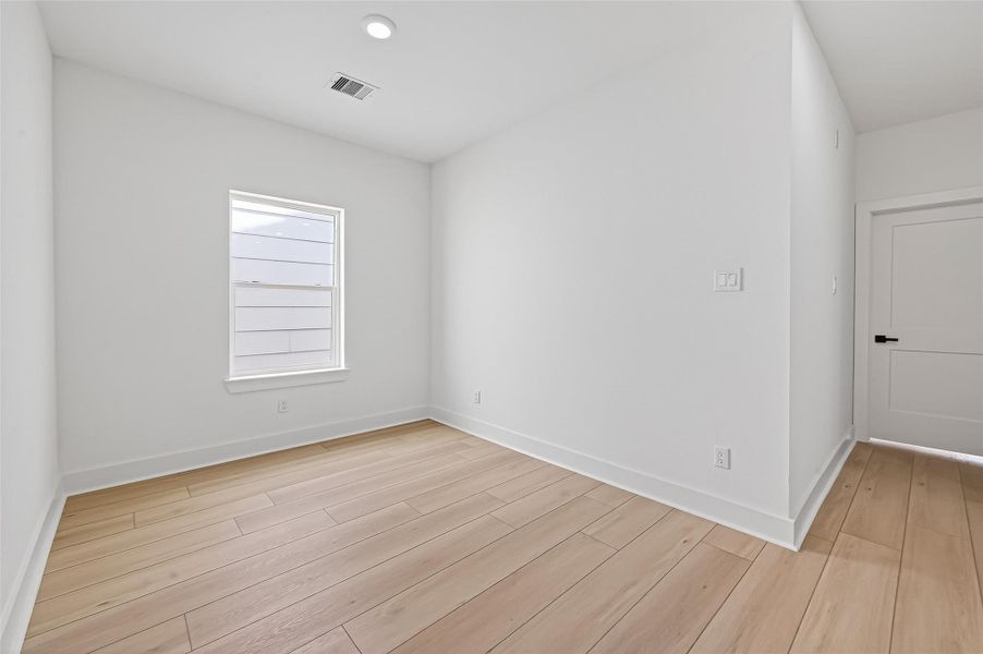Spacious, unfurnished interior of a new home in , Houston (Image 24).