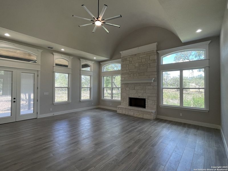 Spacious, unfurnished interior of a new home in , Castroville (Image 19).