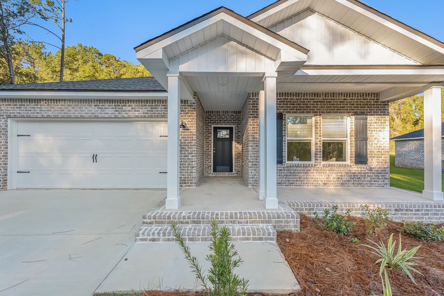 Exterior details and patio area of a home in Oak Hollow, Crestview (Image 1). Exterior details and patio area of a home in Oak Hollow, Crestview (Image 1).