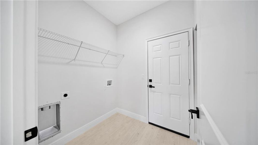 Spacious, unfurnished interior of a new home in , Ocala (Image 30).