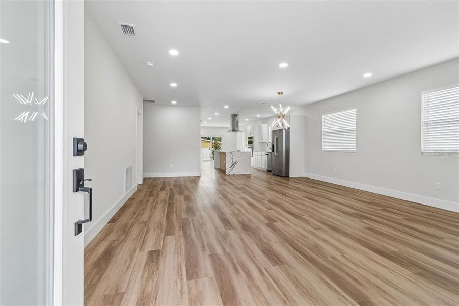 Spacious, unfurnished interior of a new home in , Tampa (Image 47).