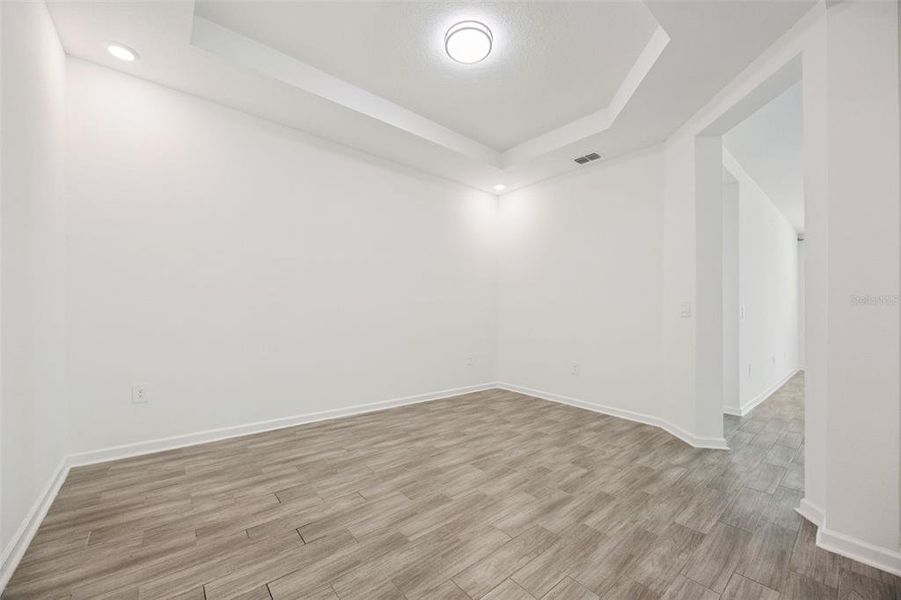 Spacious, unfurnished interior of a new home in Pine Glen: Chateau Collection, St. Cloud (Image 31).