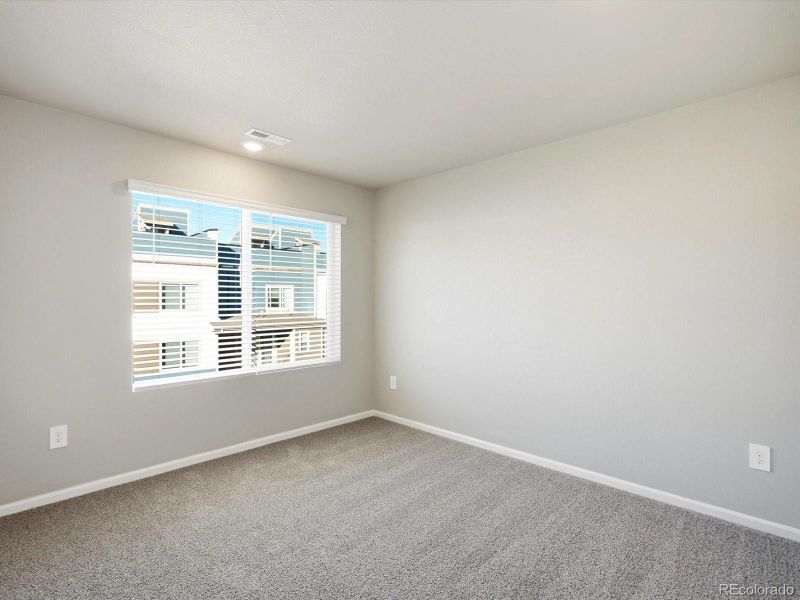 Spacious, unfurnished interior of a new home in Three Hills, Morrison (Image 25).