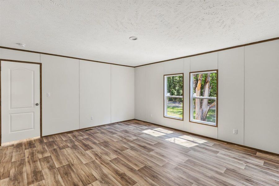 Spacious, unfurnished interior of a new home in , Cordesville (Image 30).