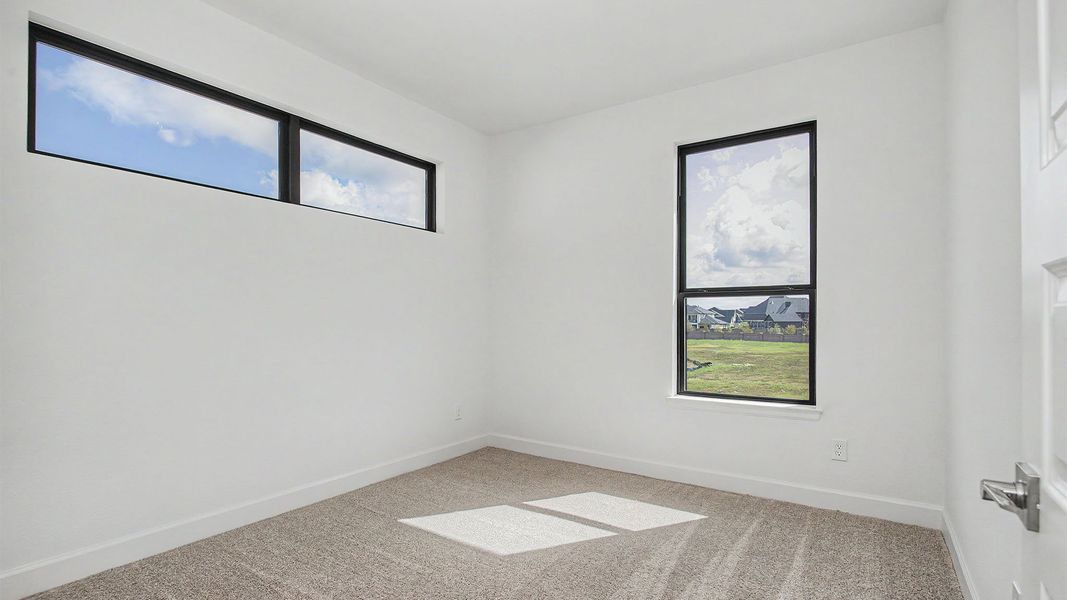 Spacious, unfurnished interior of a new home in Sienna, Missouri City (Image 16).