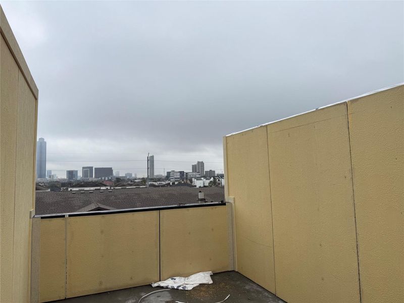 Huge roof top terrace 01/06/26