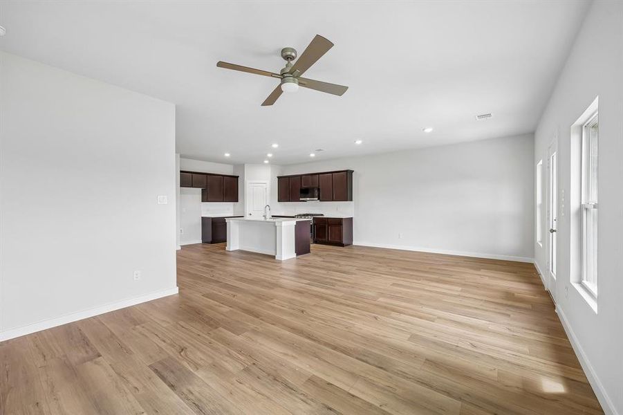 Spacious, unfurnished interior of a new home in Lone Oak, Alvarado (Image 19). Spacious, unfurnished interior of a new home in Lone Oak, Alvarado (Image 19).