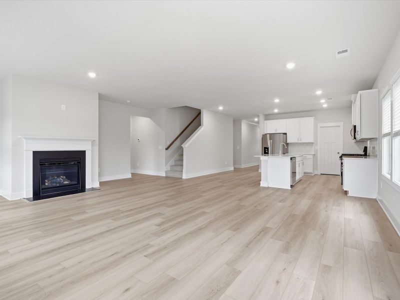 Spacious, unfurnished interior of a new home in Crossing at Abner Creek, Greer (Image 10).