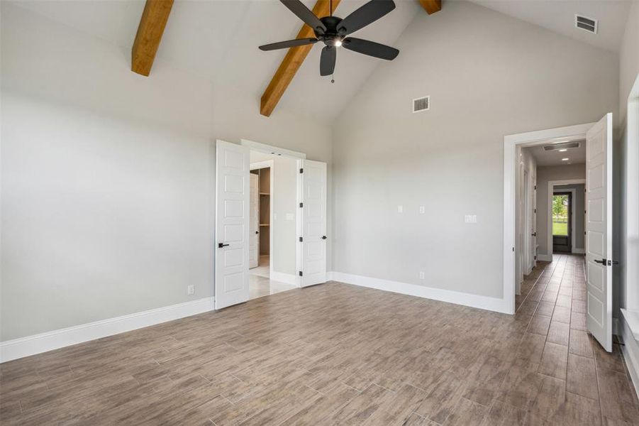 Spacious, unfurnished interior of a new home in , Weatherford (Image 23).