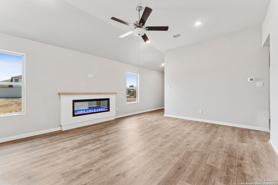 Spacious, unfurnished interior of a new home in Cinco Lakes, San Antonio (Image 21). Spacious, unfurnished interior of a new home in Cinco Lakes, San Antonio (Image 21).