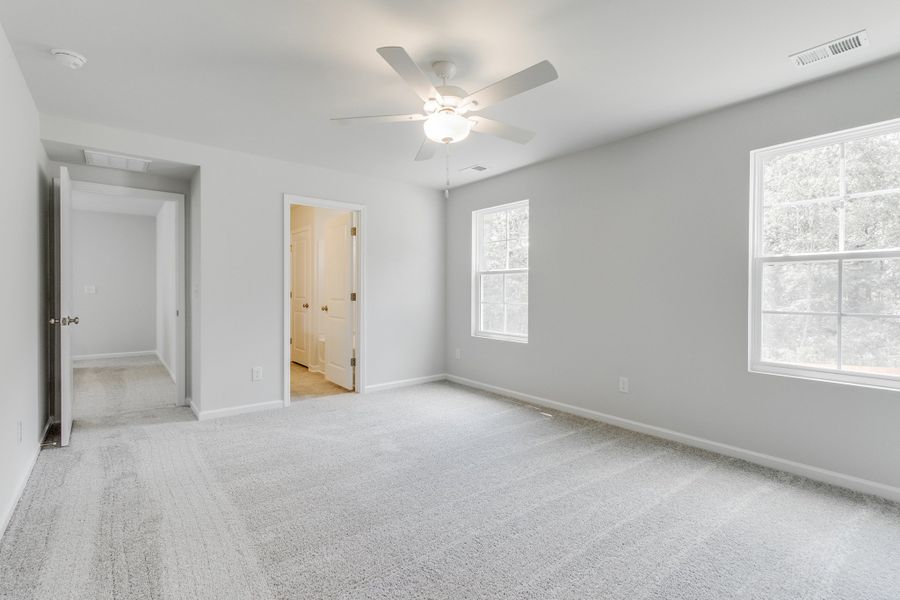 Spacious, unfurnished interior of a new home in Killians Crossing, Blythewood (Image 27).