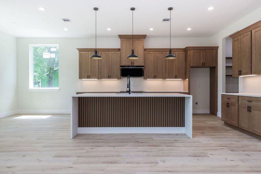 Furnished interior view inside a new home in , Tomball (Image 12).