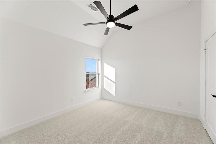 Spacious, unfurnished interior of a new home in Edgewood Creek, Celina (Image 18).