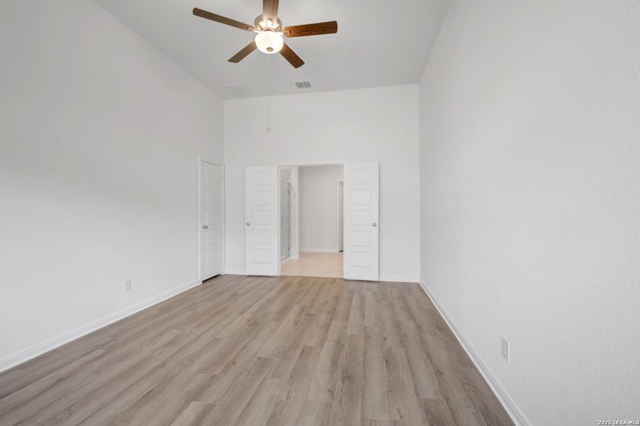 Spacious, unfurnished interior of a new home in Greenspoint Heights, Seguin (Image 34).