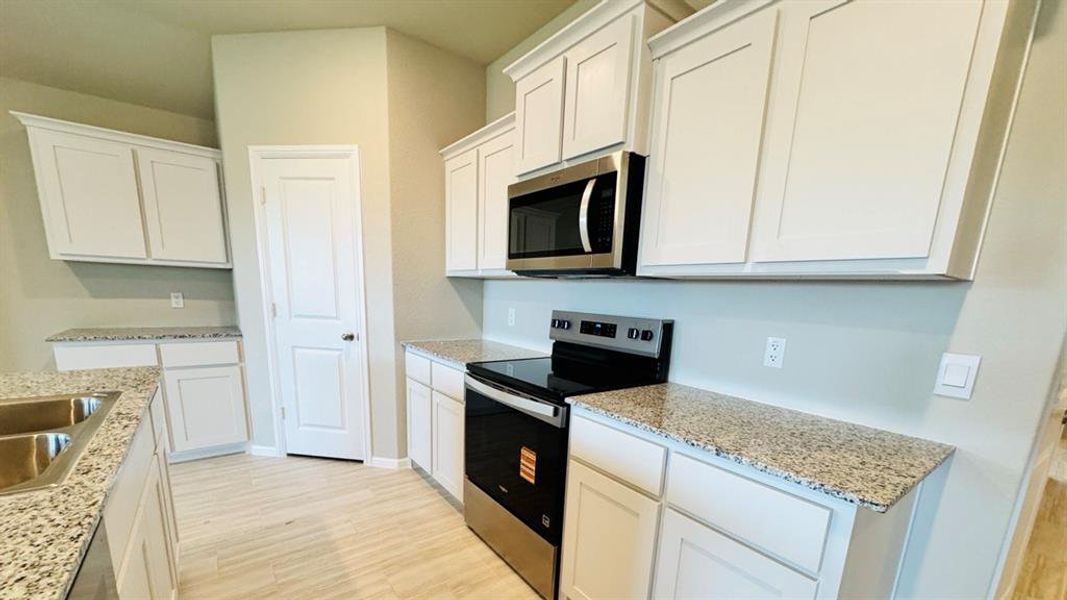 Furnished interior view inside a new home in Meadowbrook Estates, Cleburne (Image 4).