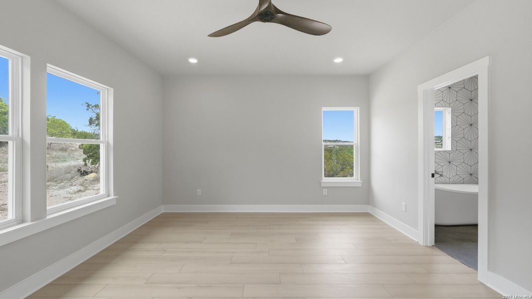 Spacious, unfurnished interior of a new home in , Canyon Lake (Image 31).