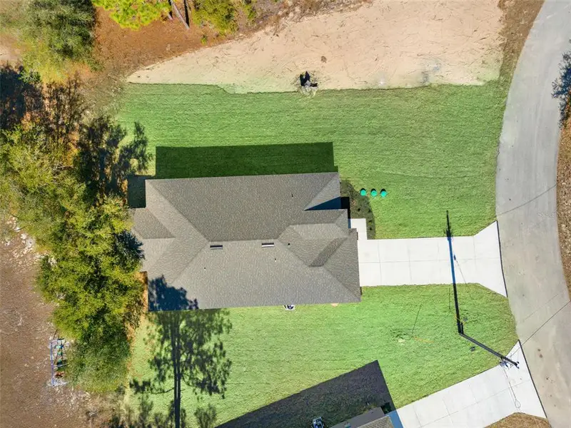 Exterior details and patio area of a home in , Citrus Springs (Image 3).