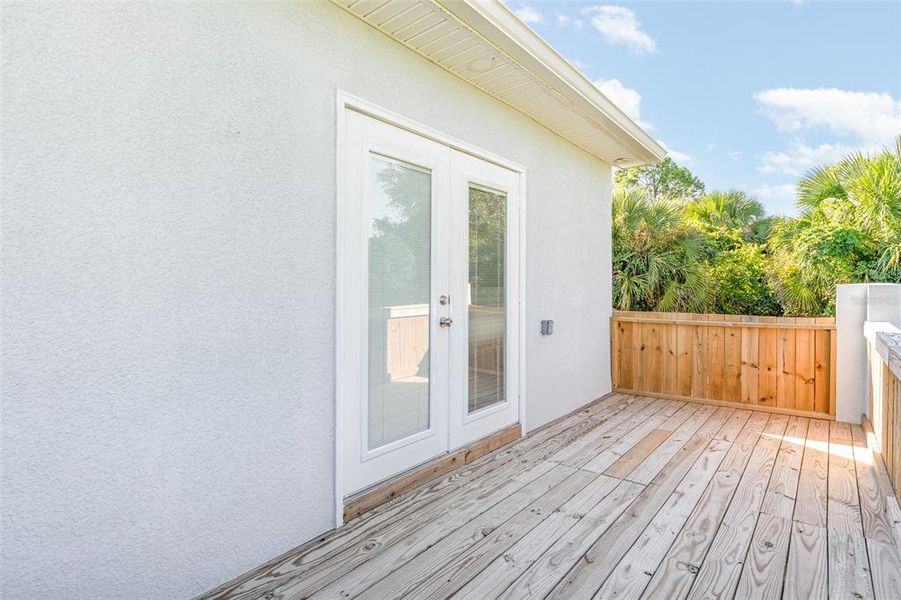 Exterior details and patio area of a home in , Palm Bay (Image 1).