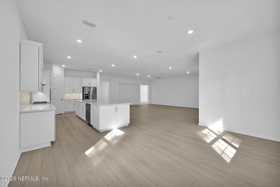 Spacious, unfurnished interior of a new home in Del Webb Nocatee, Ponte Vedra (Image 46).