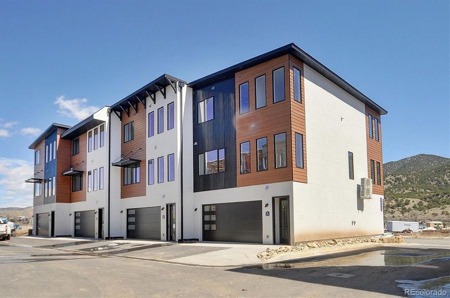 Condo located in Salida, CO showcasing its design and architecture (Image 2).