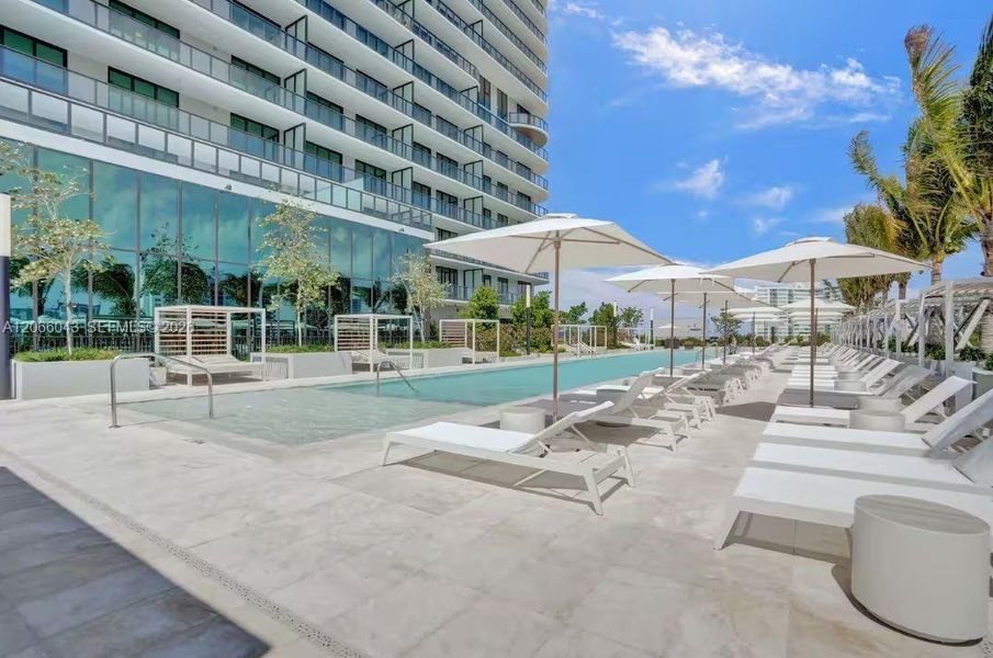 Condo located in Miami Beach, FL showcasing its design and architecture (Image 17).