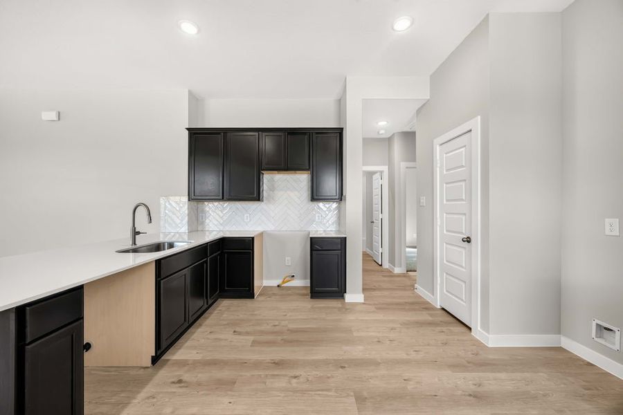11925 Avian Avenue - Hawthorne - Kitchen