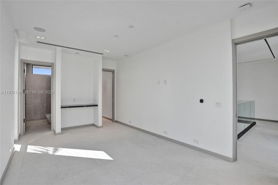 Spacious, unfurnished interior of a new home in , Miami Shores (Image 53).
