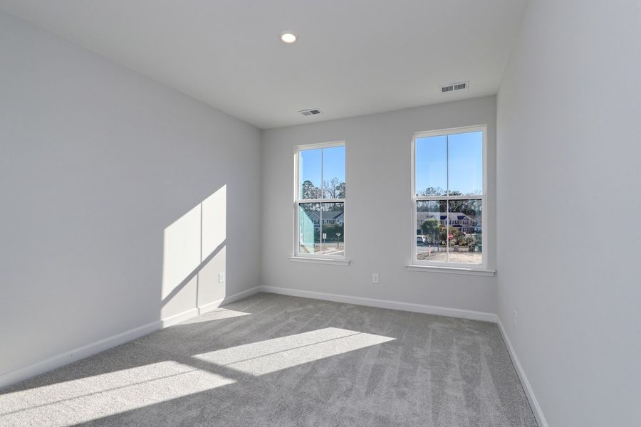 Spacious, unfurnished interior of a new home in Bally Castle, Murrells Inlet (Image 26).