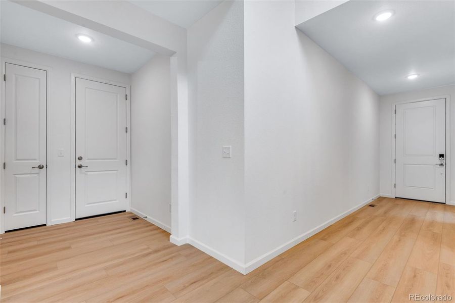 Spacious, unfurnished interior of a new home in Reunion, Commerce City (Image 21).