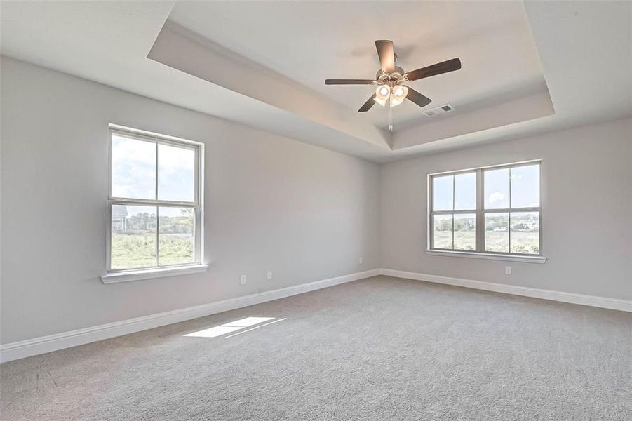 Spacious, unfurnished interior of a new home in Pine Ridge, Beverly Hills (Image 16).