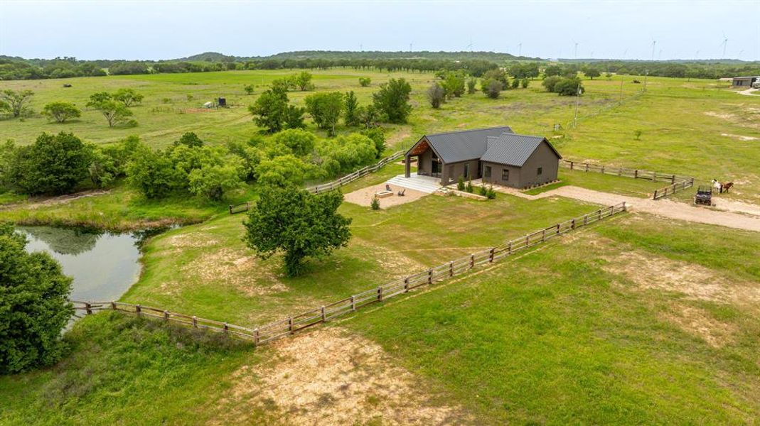 Exterior details and patio area of a home in , Desdemona (Image 20).