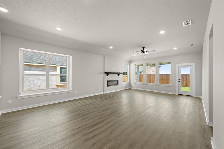 17_6900 Deadwood- Dining-2