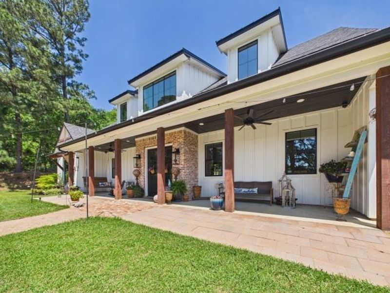 Exterior details and patio area of a home in , Brownsboro (Image 3).