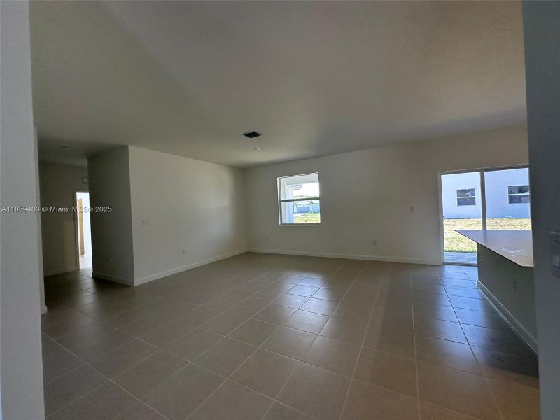 Spacious, unfurnished interior of a new home in Hawthorne at Galiano Pointe, Miami (Image 9).