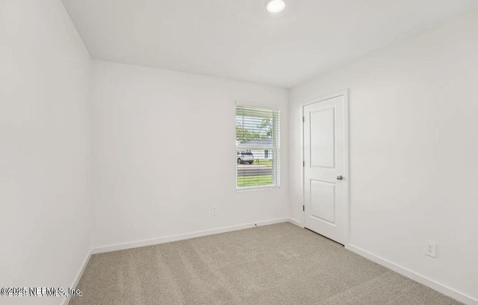 Spacious, unfurnished interior of a new home in Kings Crossing, Jacksonville (Image 20).
