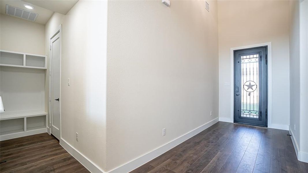 Spacious, unfurnished interior of a new home in , Granbury (Image 23).