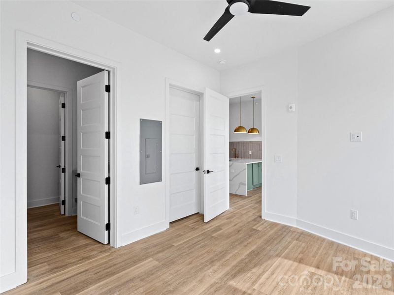 Spacious, unfurnished interior of a new home in , Asheville (Image 25).