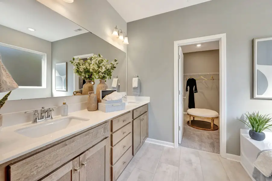 Owner's Bathroom Owner's Bathroom