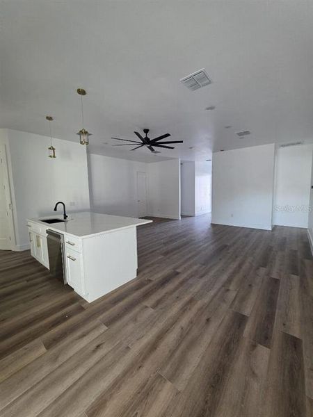 Spacious, unfurnished interior of a new home in , Seminole (Image 29).