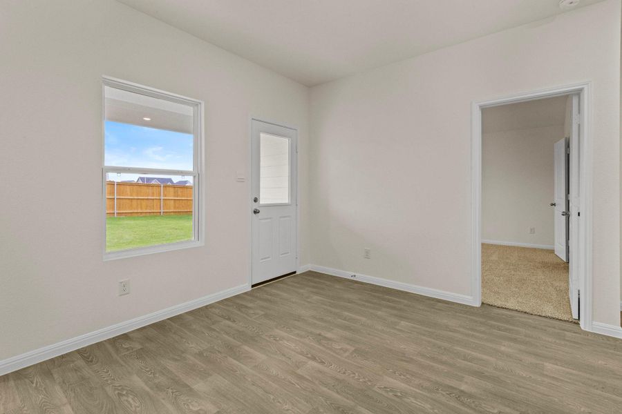 Spacious, unfurnished interior of a new home in Trace, San Marcos (Image 9).