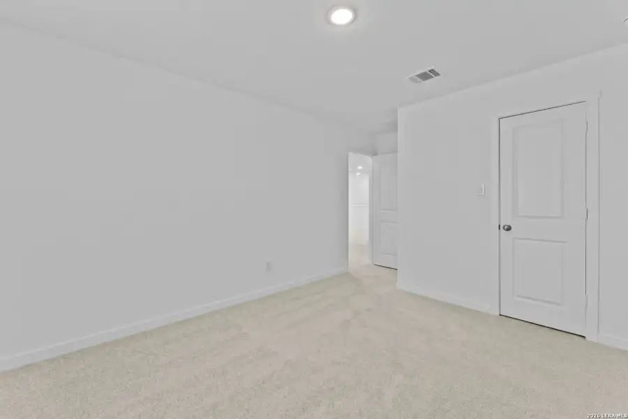 Spacious, unfurnished interior of a new home in Brookmill, San Antonio (Image 19).